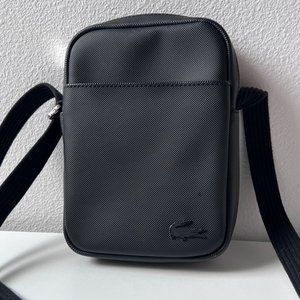 Lacoste Men's Classic Petit Piqué Vertical Zip Bag